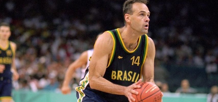 Šmit nikada nije nastupao u NBA ligi, ali je u rodnom Brazilu obožavan zbog požrtvovanog igranja za reprezentaciju