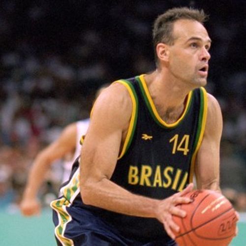 Šmit nikada nije nastupao u NBA ligi, ali je u rodnom Brazilu obožavan zbog požrtvovanog igranja za reprezentaciju