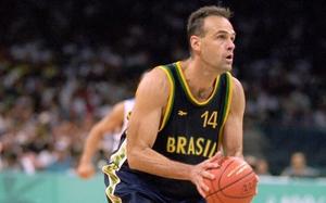 Šmit nikada nije nastupao u NBA ligi, ali je u rodnom Brazilu obožavan zbog požrtvovanog igranja za reprezentaciju