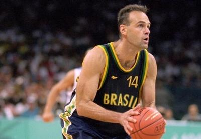 Šmit nikada nije nastupao u NBA ligi, ali je u rodnom Brazilu obožavan zbog požrtvovanog igranja za reprezentaciju