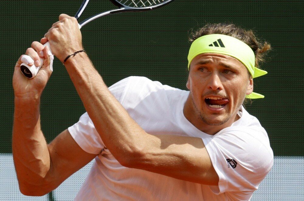 Nemački teniser Aleksandar Zverev plasirao se u četvrtfinale US opena, pošto je danas u Njujorku u osmini finala pobedio Italijana Lučana Darderija 6:2, 6:2, 7:6 (7:3)