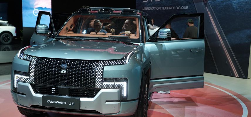 Auto BYD Denza Z9 GT, koji je predstavila, ubrzava od 0 do 100 za 2,7 sekundi, opremljen je LIDAR-om za autonomno parkiranje
