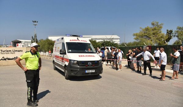 Nakon što je trajekt počeo da se puni vodom, kapetanovi pozivi u pomoć pokrenuli su spasilačku akciju Obalske straže