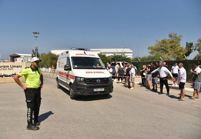 Nakon što je trajekt počeo da se puni vodom, kapetanovi pozivi u pomoć pokrenuli su spasilačku akciju Obalske straže