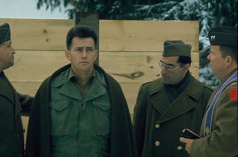 Streljanje redova Slovika - prizor iz filma snimljenog 1974. godine