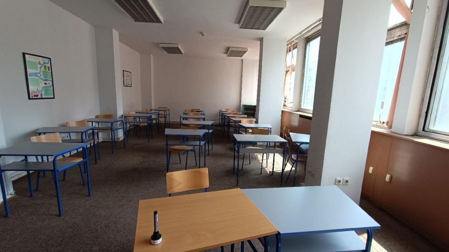 Image for Direktori ugrožavaju đake