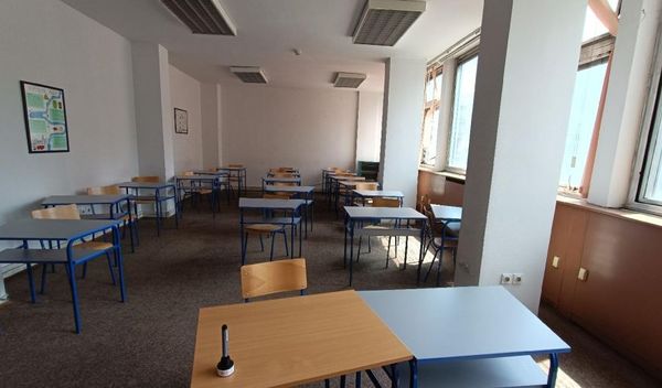 Image for Direktori ugrožavaju đake