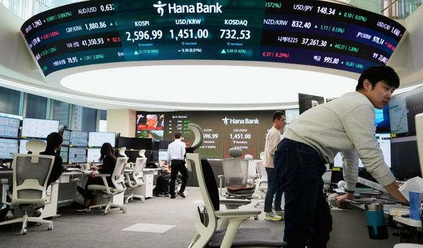 Image for Padaju cene sirove nafte