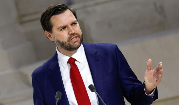 Govoreći o Netanjahuu, Vens je rekao da on "agresivno zastupa interese svoje zemlje", ali je odbio da precizira u čemu je izraelski lider eventualno napravio greške, navodeći da su takve teme "bolje ostaviti u tajnosti"
