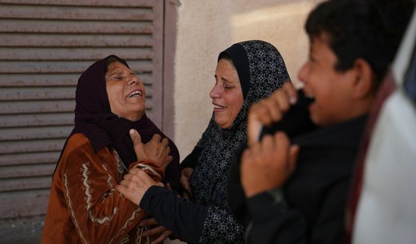Palestinski mediji su preneli da desetine izraelskih doseljenika napada selo Kusra na Zapadnoj obali