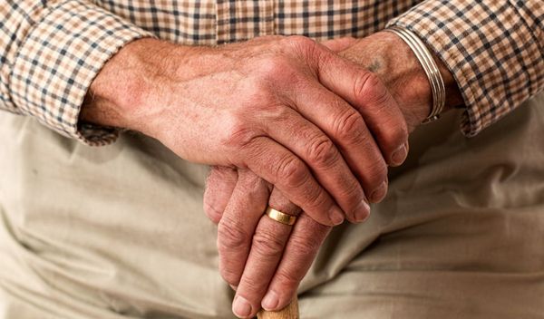 Ovaj vremešni Tajlanđanin bacio je disk 7,59 metara što nikada nikome od njegovim vršnjaka nije pošlo za rukom