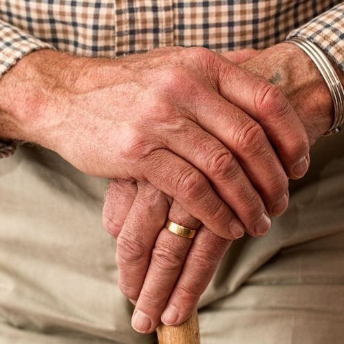 Ovaj vremešni Tajlanđanin bacio je disk 7,59 metara što nikada nikome od njegovim vršnjaka nije pošlo za rukom