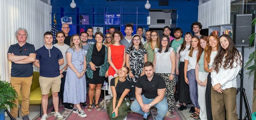 Kroz intenzivan rad sa mentorima, polaznici će steći praktična znanja i veštine iz oblasti veštačke inteligencije koje su primenljive u industriji, navodi se u saopštenju ambasada SAD