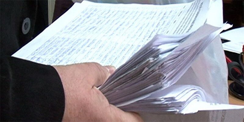 Građani već deset dana nisu u mogućnosti da kod notara overe kupoprodajne ugovore, poklone, ostavine i druga dokumenta u vezi sa nepokretnom imovinom, jer je pao sistem preko koga se rade overe