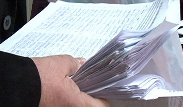 Građani već deset dana nisu u mogućnosti da kod notara overe kupoprodajne ugovore, poklone, ostavine i druga dokumenta u vezi sa nepokretnom imovinom, jer je pao sistem preko koga se rade overe