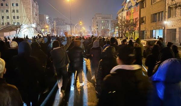 Image for Tramp: Iranske patriote, nastavite da protestujete - preuzmite vaše institucije