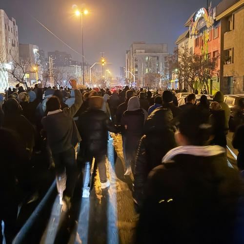 Image for Tramp: Iranske patriote, nastavite da protestujete - preuzmite vaše institucije