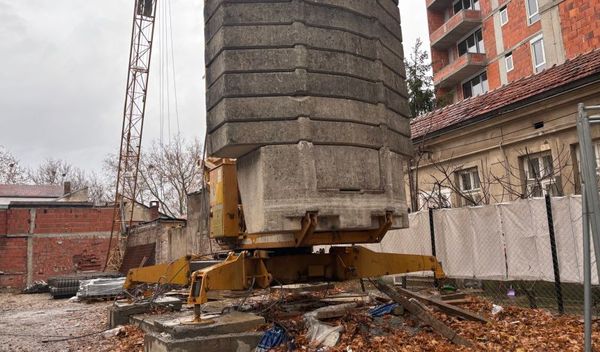 Image for Kran pao na kuću u Nišu