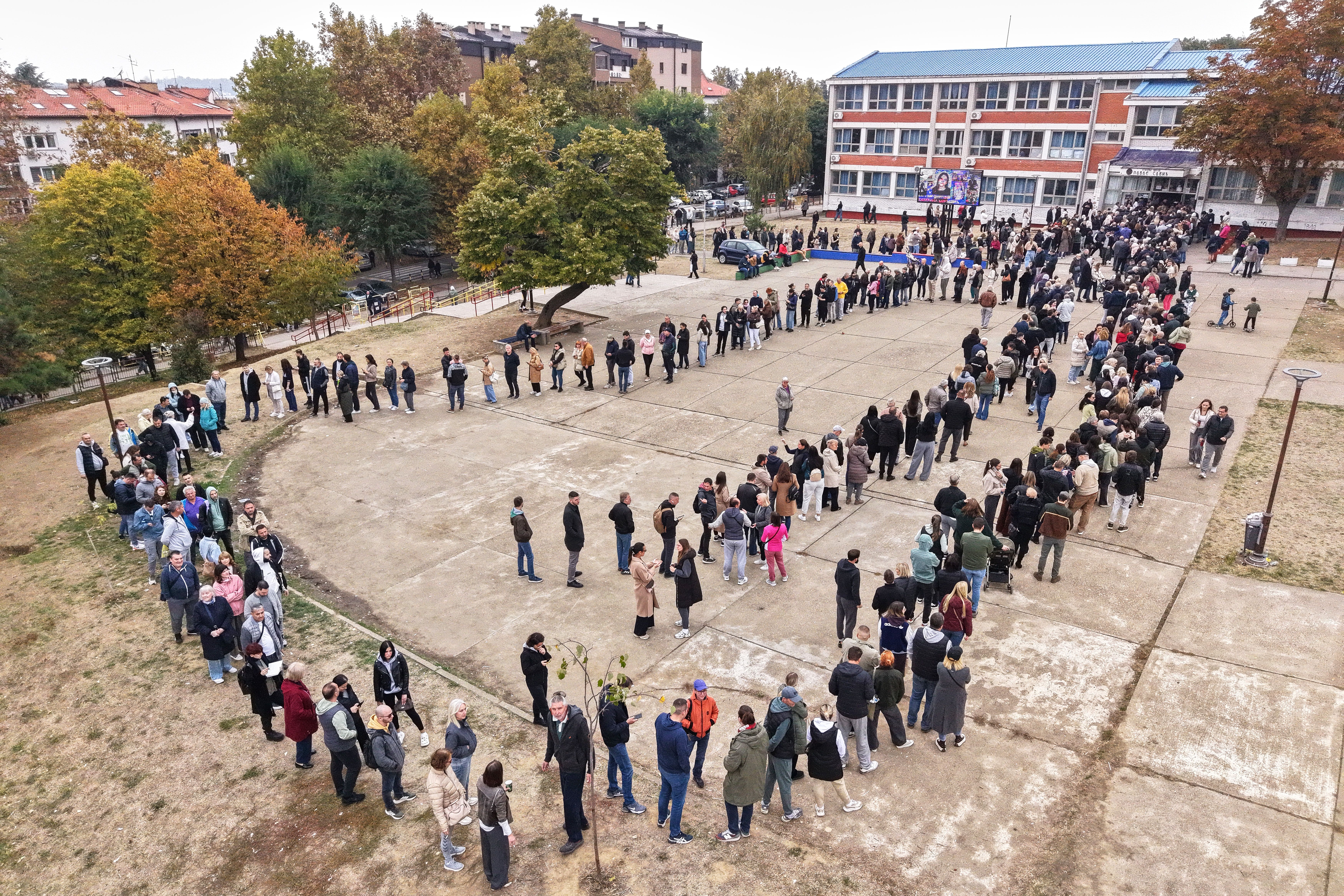 Image for U Srbiji održani vanredni parlamentarni izbori