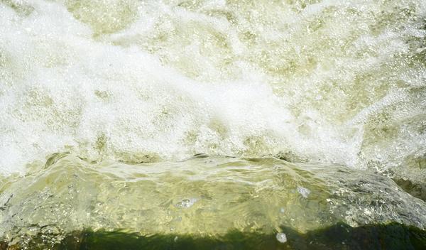Image for Troje uhapšeno zbog kopanja šljunka u Drini