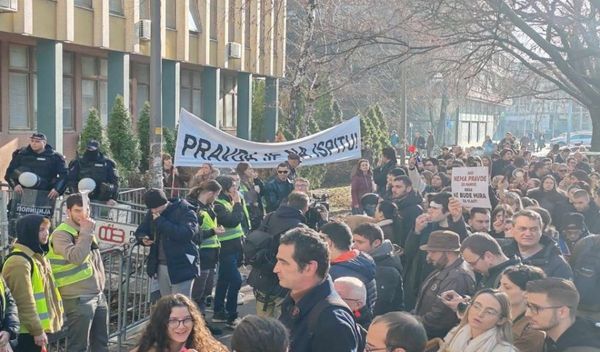 Image for Protesti ispred Ustavnog suda