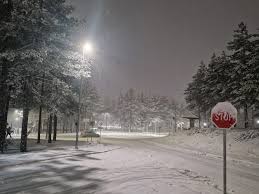 Na teritoriji Zlatiborskog okruga u toku noći je palo oko 10 centimentara novog snega, a saobraćaj se odvija otežano 