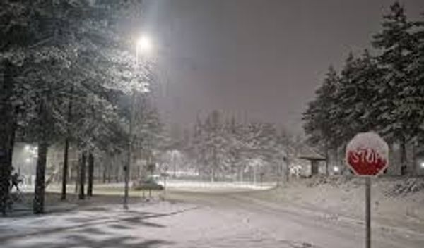 Na teritoriji Zlatiborskog okruga u toku noći je palo oko 10 centimentara novog snega, a saobraćaj se odvija otežano