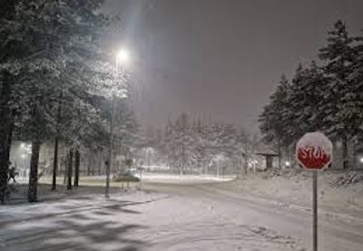 Na teritoriji Zlatiborskog okruga u toku noći je palo oko 10 centimentara novog snega, a saobraćaj se odvija otežano