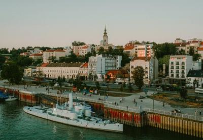 Image for Umereno oblačno, pre podne sa slabom kišom