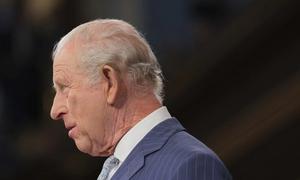 Iznos poreza koji je platio kralj svrstao ga je među 100 najvećih poreskih obveznika u Velikoj Britaniji, prenosi BBC