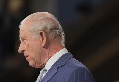 Iznos poreza koji je platio kralj svrstao ga je među 100 najvećih poreskih obveznika u Velikoj Britaniji, prenosi BBC