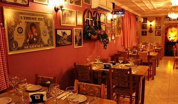 Lanac će promeniti ime u “Porodica sedi za stolom”, nakon što je španska služba za patente i robne marke poništila njegov aktuelni naziv, na zahtev italijanske ambasade u Španiji