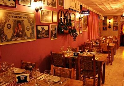 Lanac će promeniti ime u “Porodica sedi za stolom”, nakon što je španska služba za patente i robne marke poništila njegov aktuelni naziv, na zahtev italijanske ambasade u Španiji