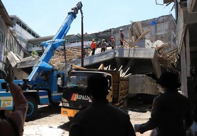Image for Nema znakova života ispod srušene škole u Indoneziji, 59 osoba se vode kao nestale