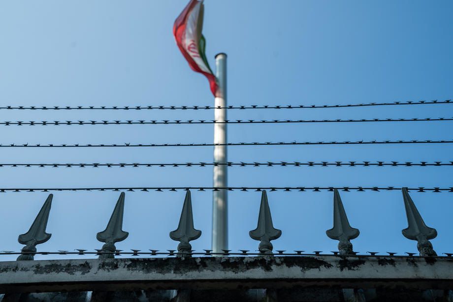 Diplomatski izvori svetskih agencija naveli su da su iranski pregovarači napustili zgradu u kojoj se razgovaralo, ali da je time "dijalog samo prekinut, ali ne i okončan“
