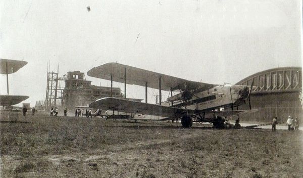 Image for Konjak, čaj i kafa u avionskom “pit stopu” na Bežaniji