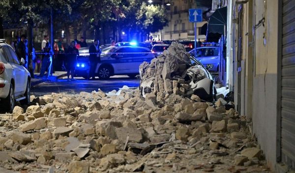 Zemljotres jačine 4,7 stepeni po Rihterovoj skali pogodio je vulkansku oblast Kampi Flegrej kod Napulja, pri čemu je povređena 21 osoba, od kojih su dve u kritičnom stanju