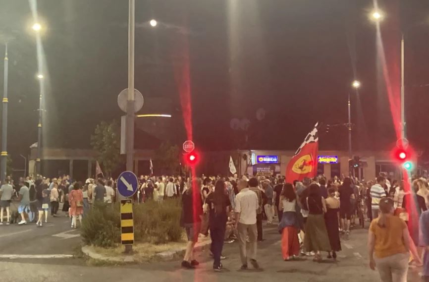 Image for Protest i apel za pomoć