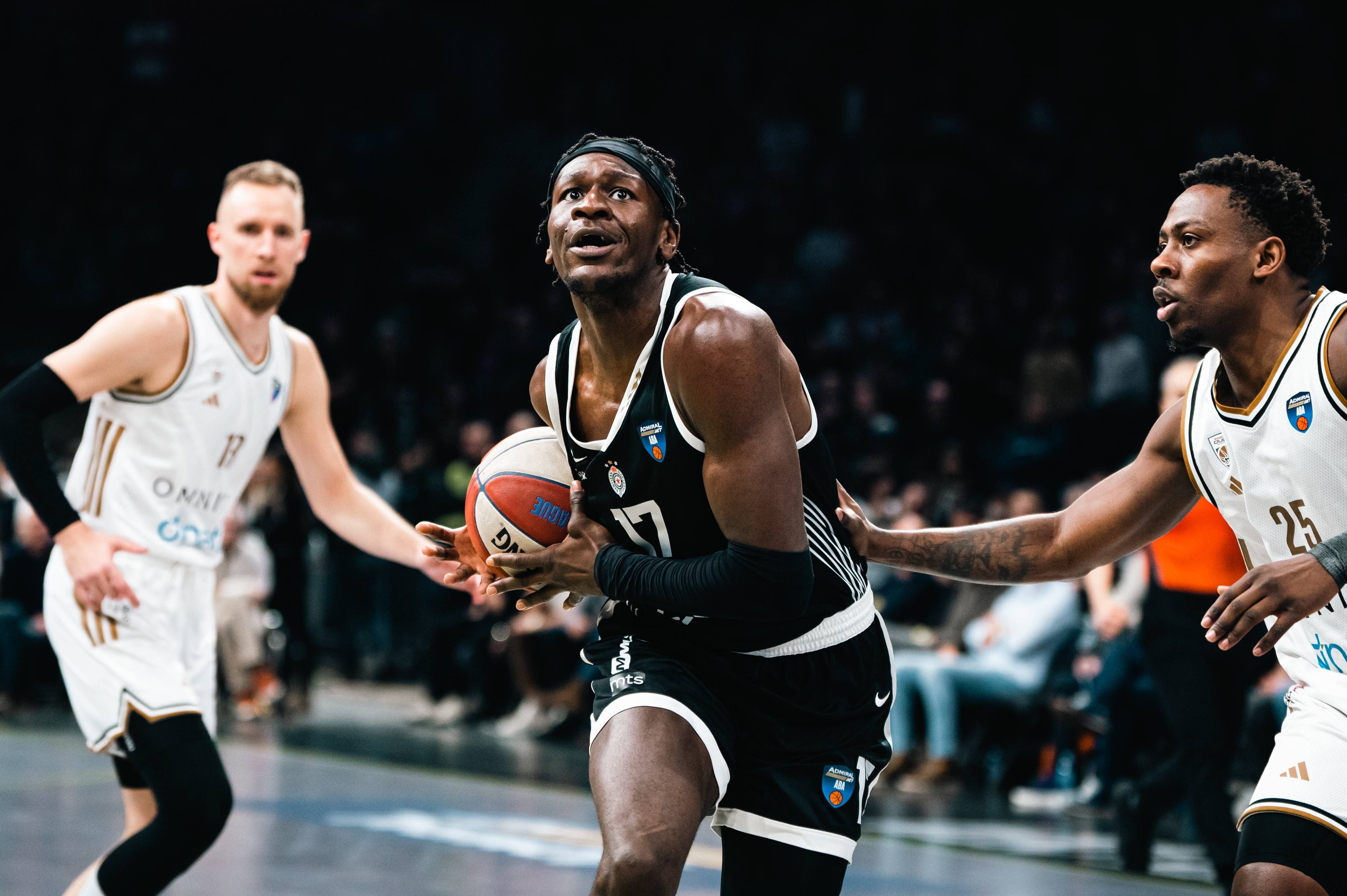 Image for Partizan slavio, ali ostao bez prvog mesta