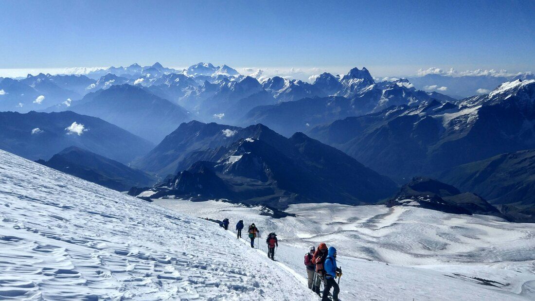 Ukupno 11 ljudi je poginulo prilikom penjanja na vrh Elbrus na Kavkazu u poslednja dva meseca što nameće potrebu da se uvedu strožiji propisi za planinare