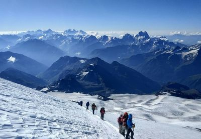 Ukupno 11 ljudi je poginulo prilikom penjanja na vrh Elbrus na Kavkazu u poslednja dva meseca što nameće potrebu da se uvedu strožiji propisi za planinare