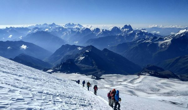 Ukupno 11 ljudi je poginulo prilikom penjanja na vrh Elbrus na Kavkazu u poslednja dva meseca što nameće potrebu da se uvedu strožiji propisi za planinare