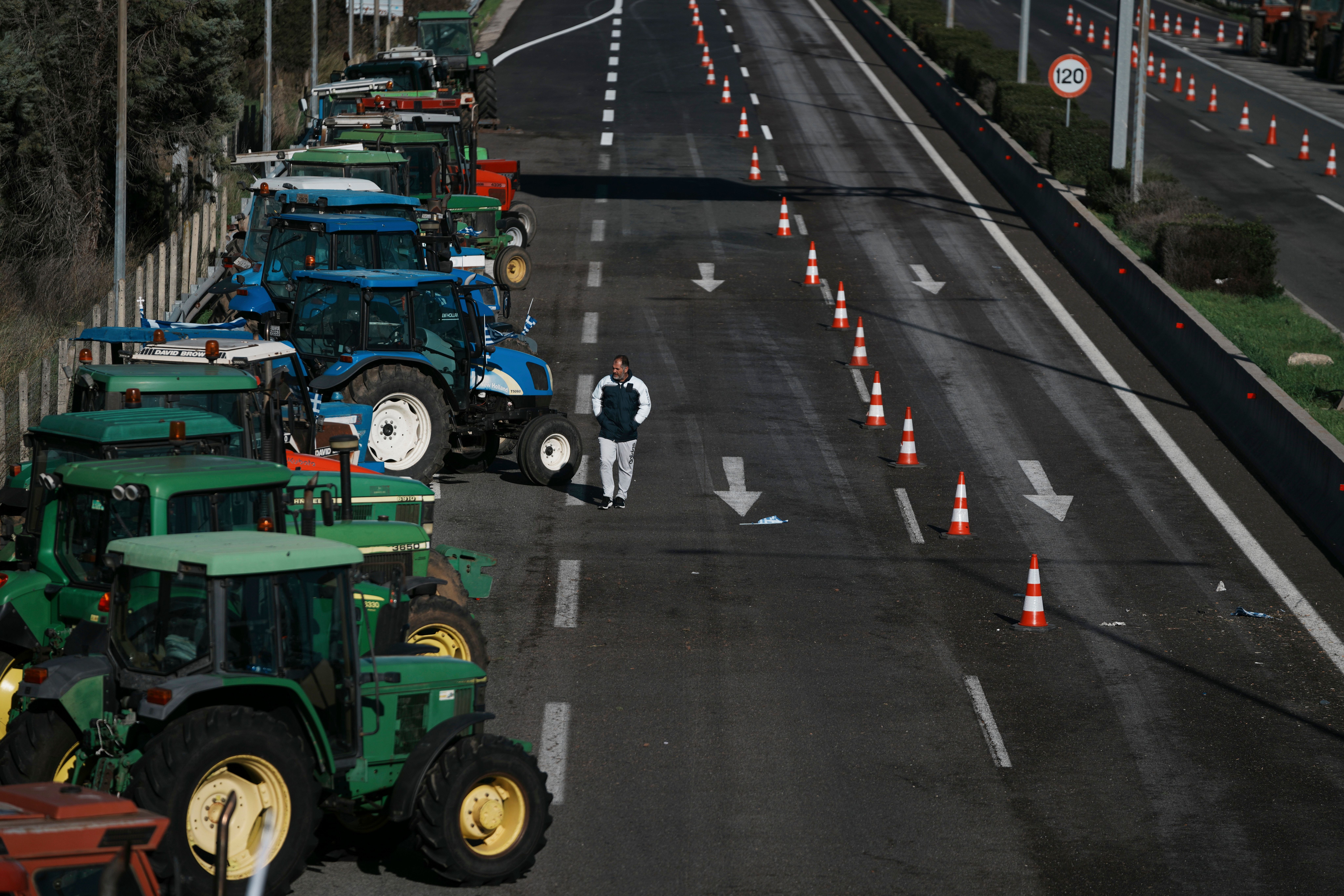 Image for Farmeri u Grčkoj počeli blokadu glavnih autoputeva