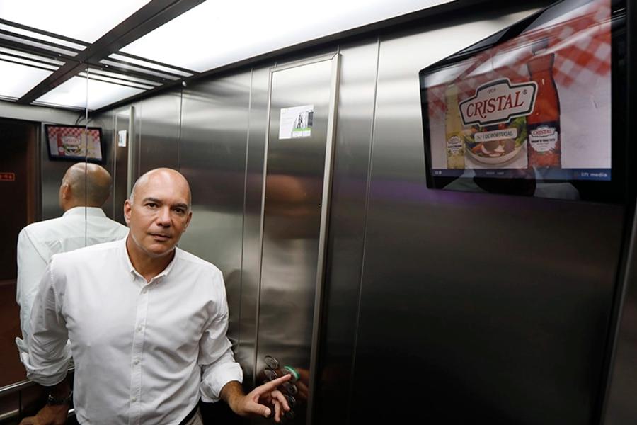 Liftmedia quer pôr publicidade em 1.500 elevadores