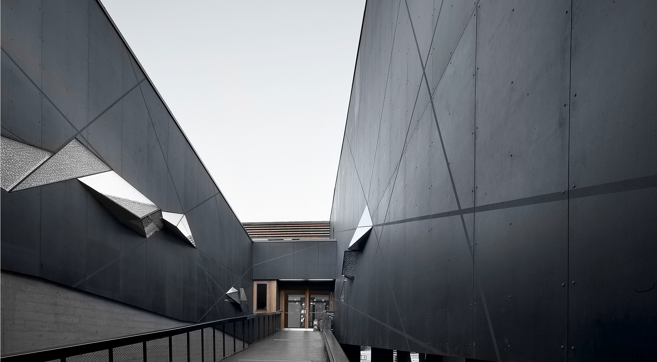 Large-format building envelope | Rieder