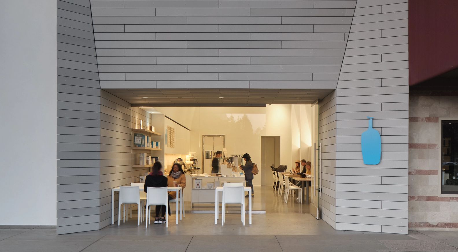 Concrete panels UHPC - Blue Bottle Coffee | Rieder