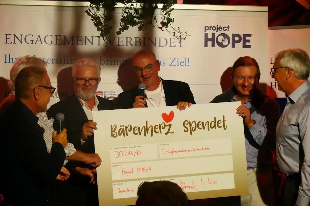 Übergabe Charity Erlöse 2023 an Project HOPE e.V.