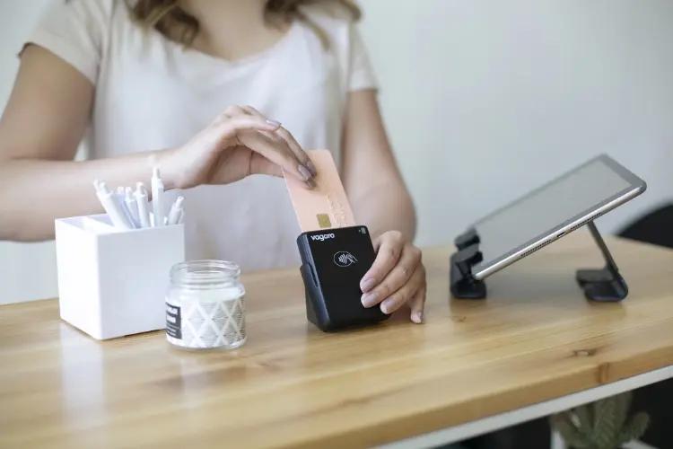 utilizzo del sistema POS per tour e attività senza contanti