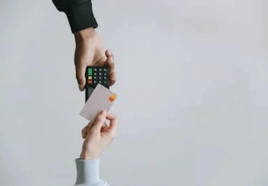 صناعة السفر، أعمال السفر، المنافسون، حصة السوق، سلطة المجال، السوق، الخدمات، المعيار المرجعي