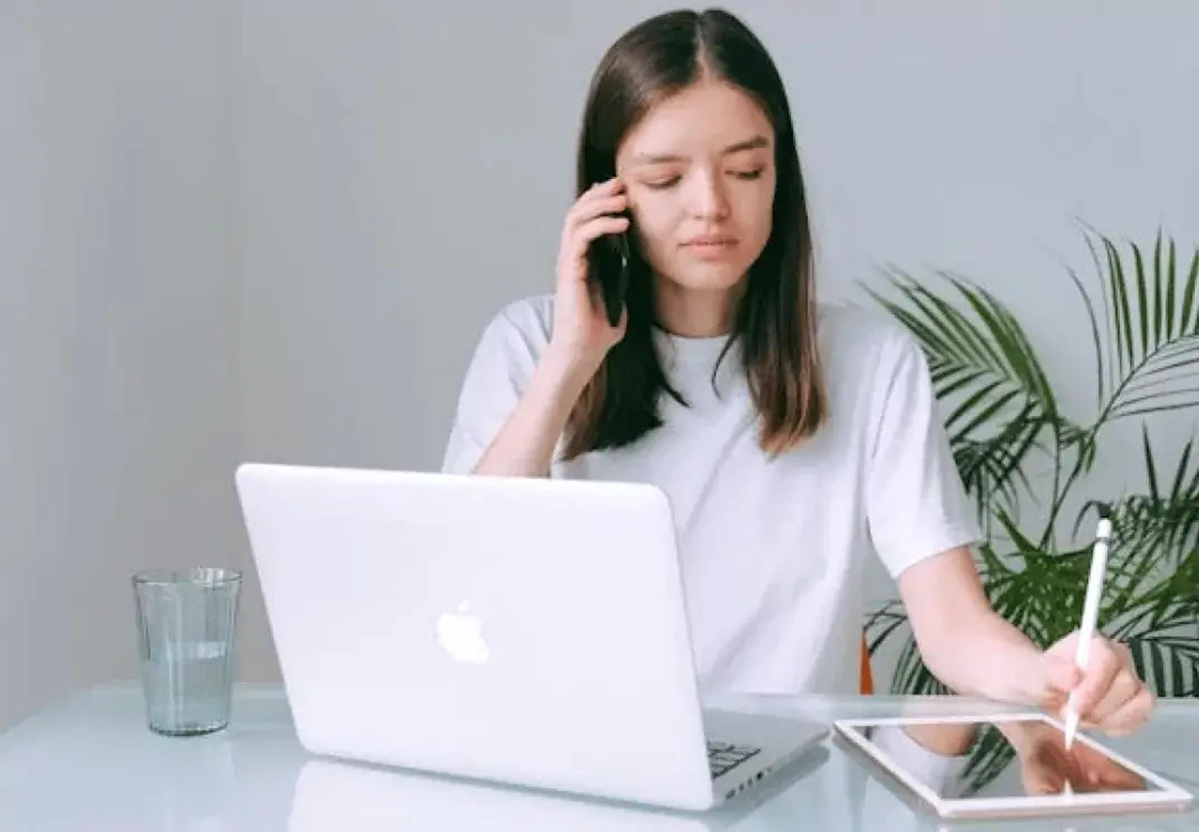clientes potenciales, operador turístico, clientes, habilidad esencial, nuevas tecnologías, plataformas en línea, redes de negocios, agente de viajes, fuerte presencia en línea, relaciones significativas